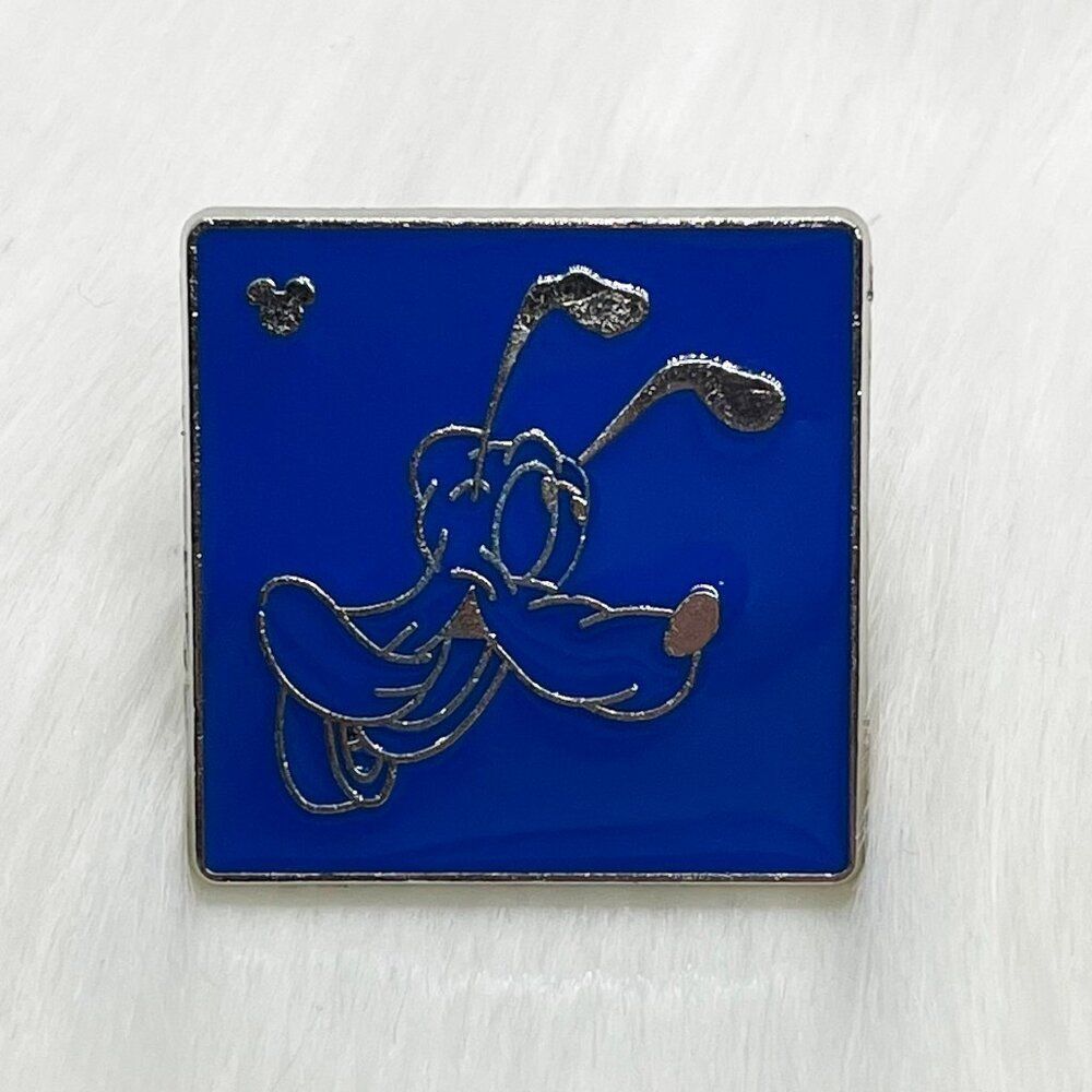 🔮‎ 5/$25 Disney Blue Pluto Outline Pin